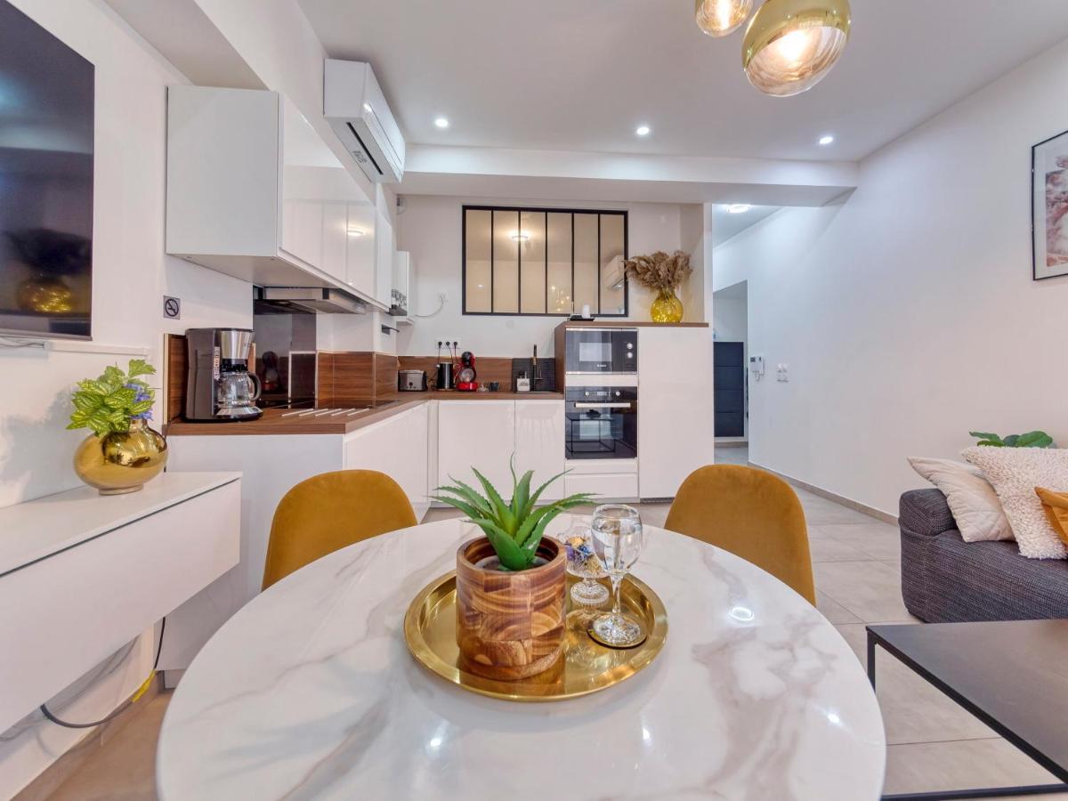 City Vibes, Indoor Parking, Breakfast & Air Conditioning Ница Екстериор снимка